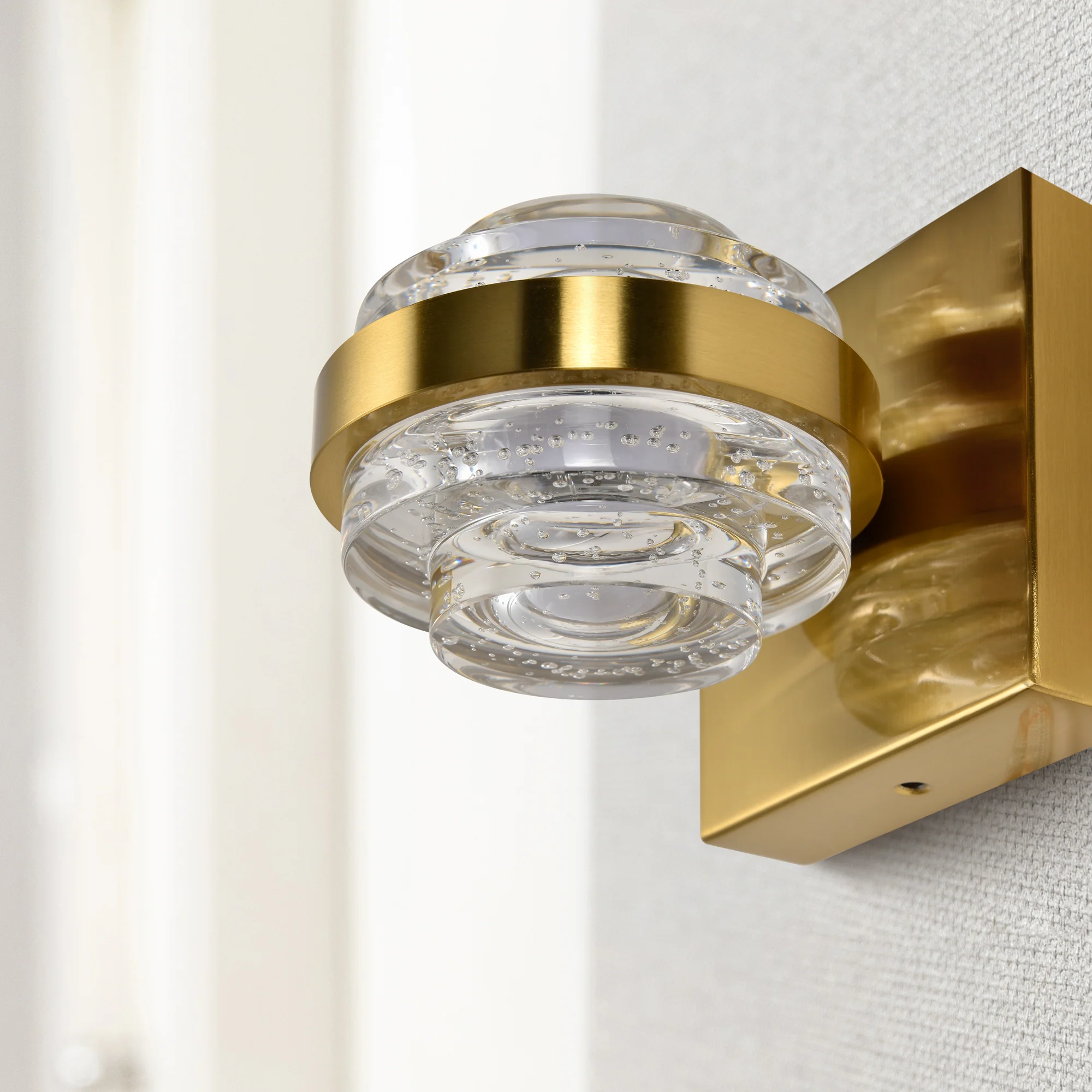 VONN Artisan Milano VAW1331AB 6" 1-Light Integrated LED ETL Certified Wall Sconce, Antique Brass - Image 3