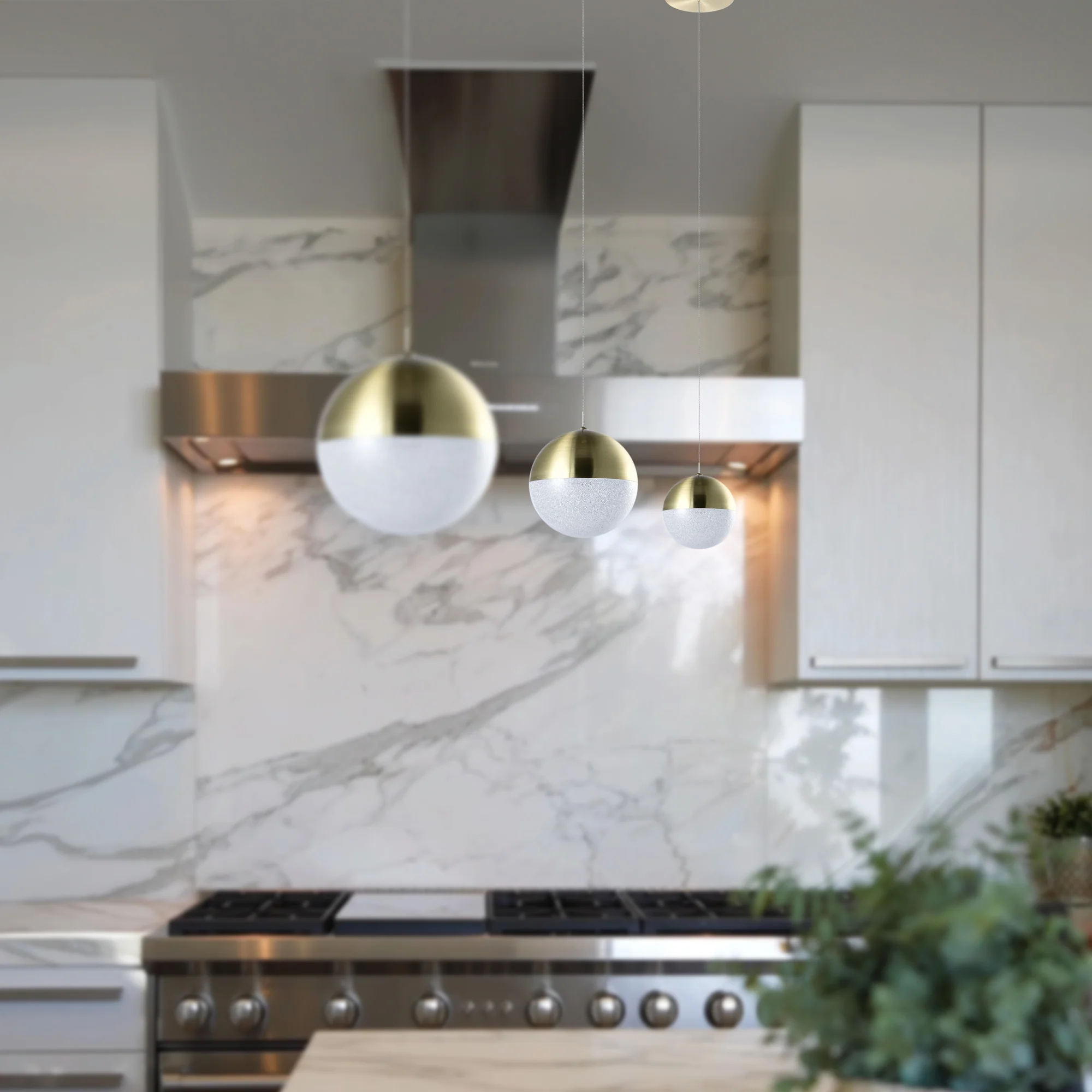 VONN Artisan Ravello VAP2281BRS 5" Integrated LED ETL Certified Height Adjustable Pendant w/ Globe Shade, Brass - Image 4