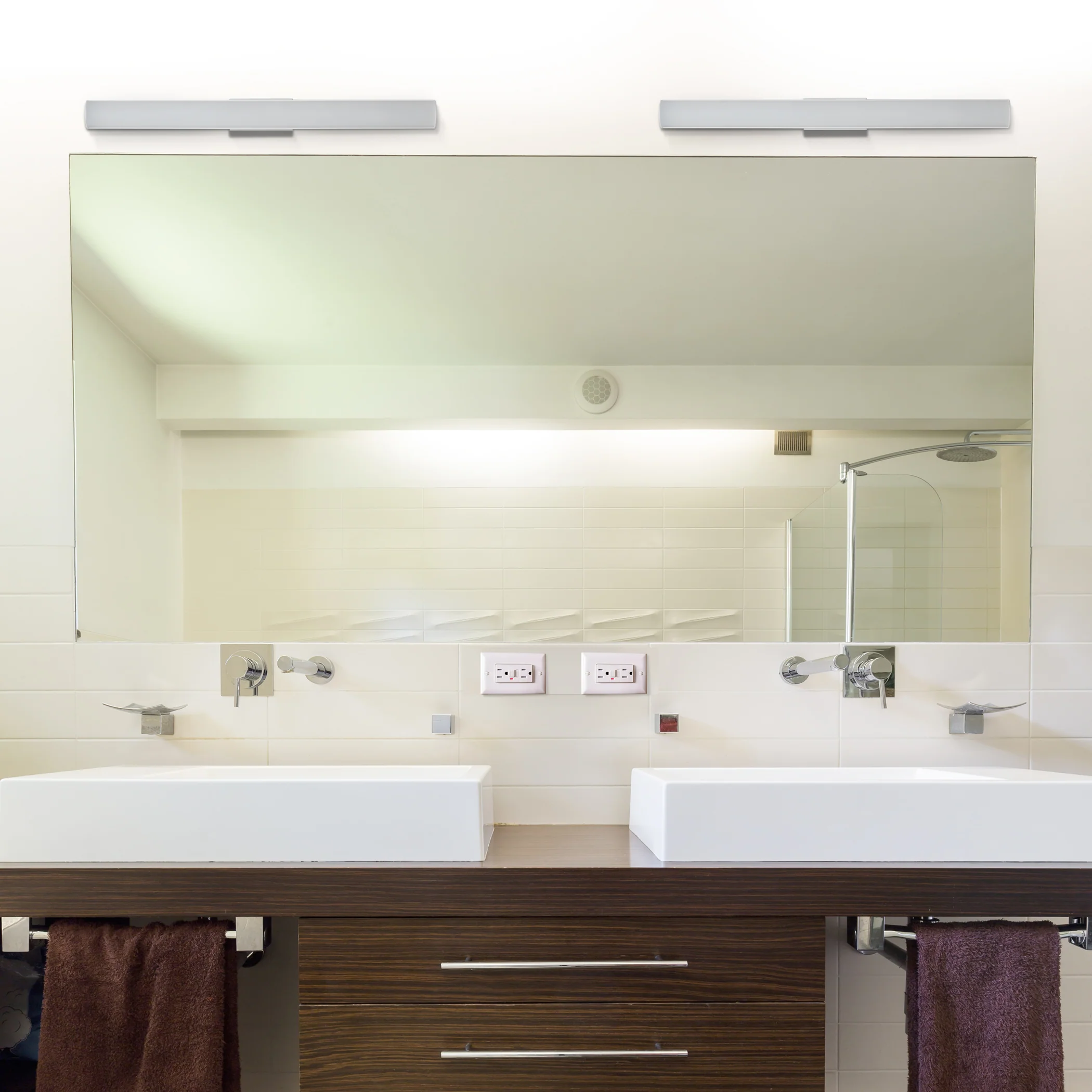 VONN Procyon VMW11600AL 24" Integrated AC LED ADA Compliant ETL Certified Bathroom Wall Fixture in Silver - Image 3