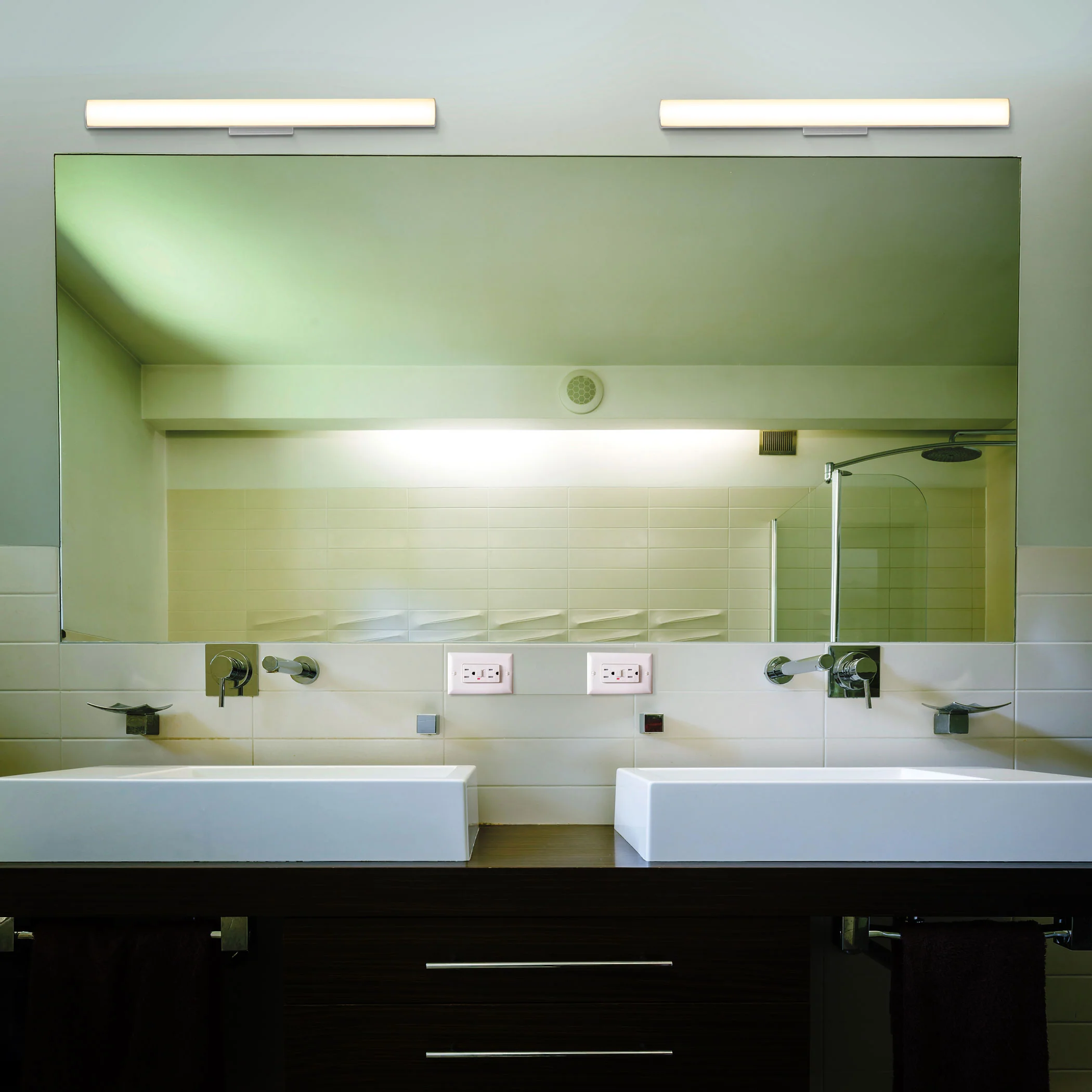 VONN Procyon VMW11600SW 24" Integrated AC LED ADA Compliant ETL Certified Bathroom Wall Fixture in White - Image 4