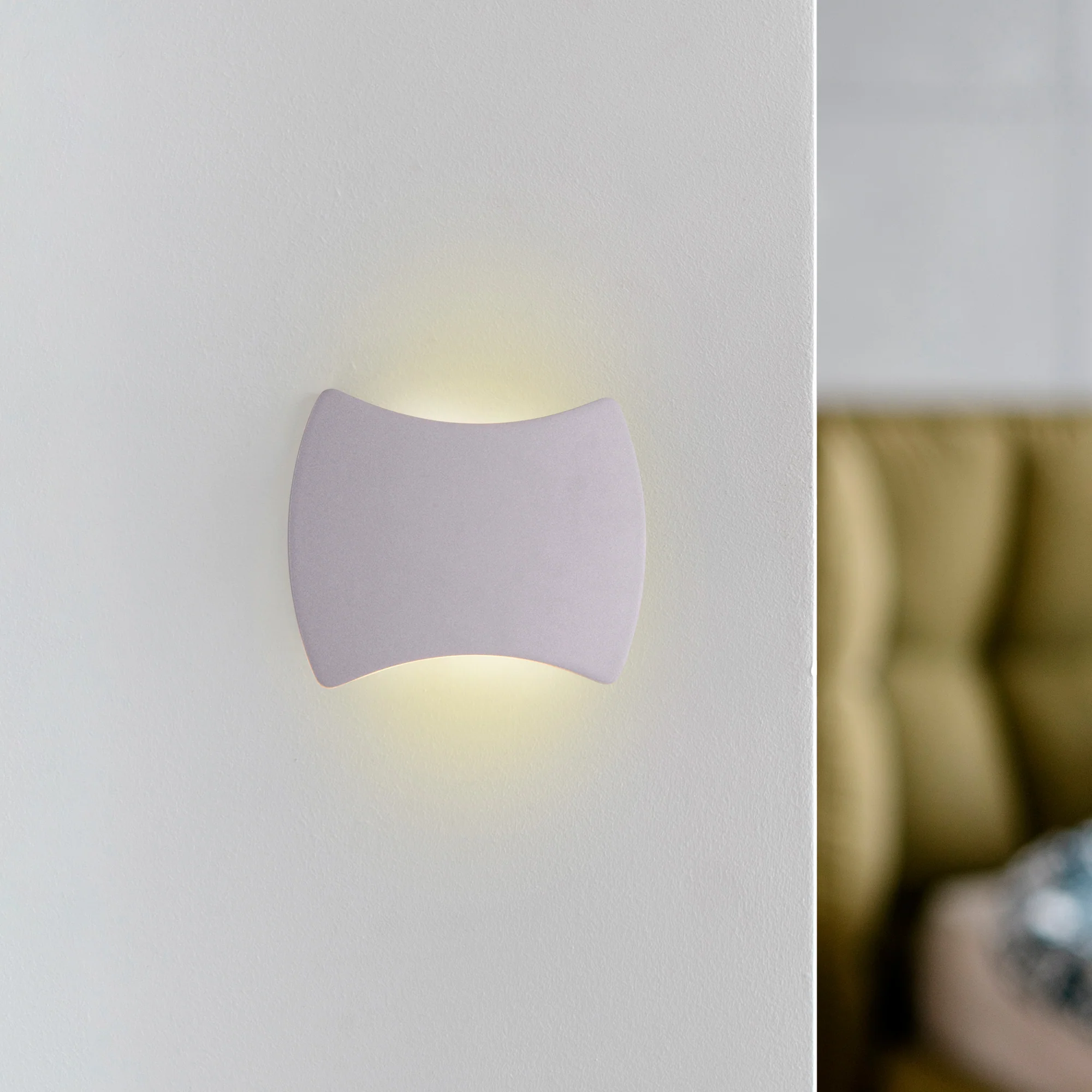 VONN Atlas VMW16010AL 9" ETL Certified ADA Compliant Integrated LED Wall Sconce Light in Silver - Image 4